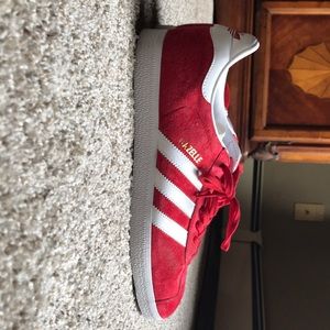 Adidas Gazelle Men’s tennis shoes.